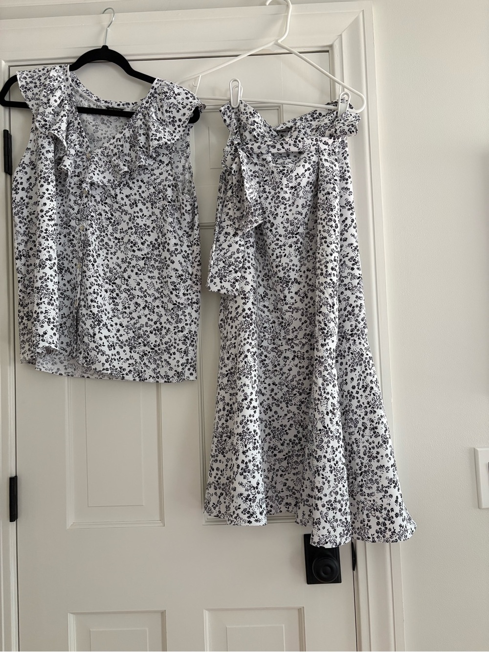 Ann Taylor White Floral Sleeveless Top & Skirt Set